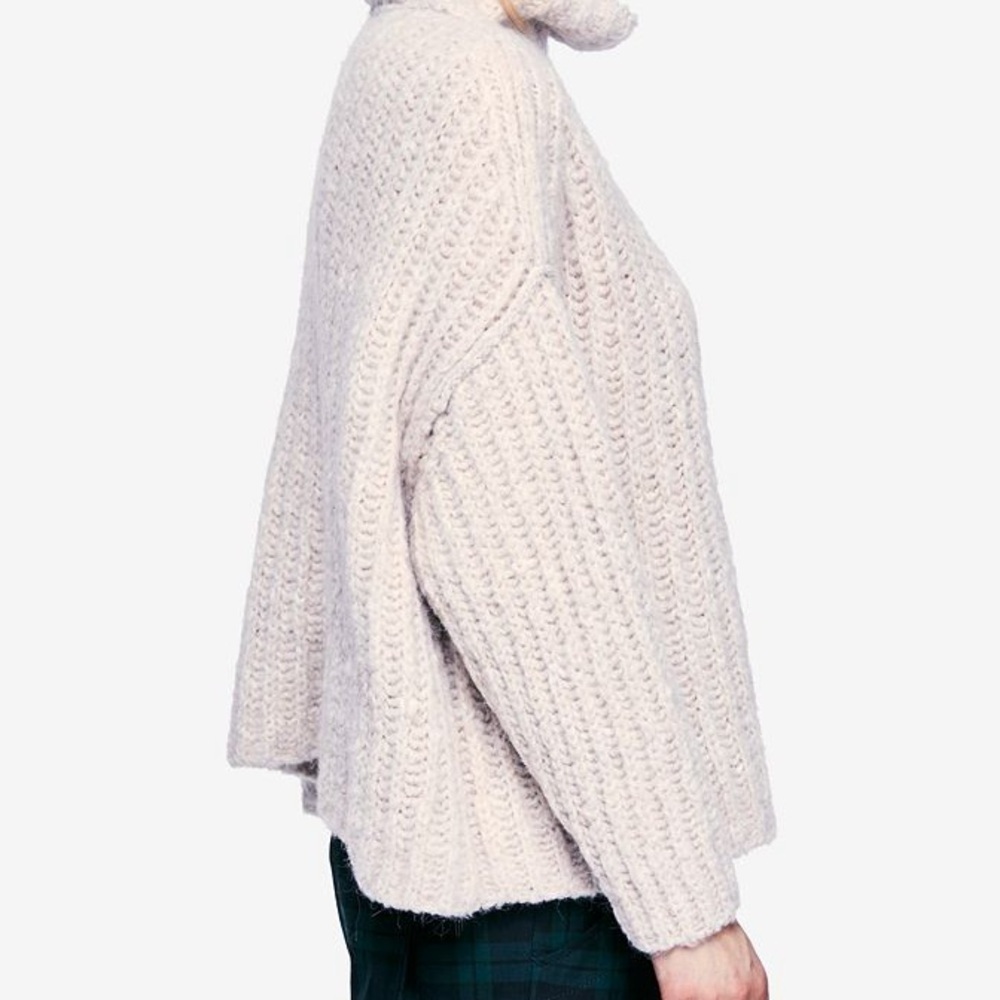 Free People Fluffy Fox knit Sweater.‎ Size XS